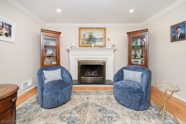 6 Woodbine Cir, New Providence Boro, NJ 07974