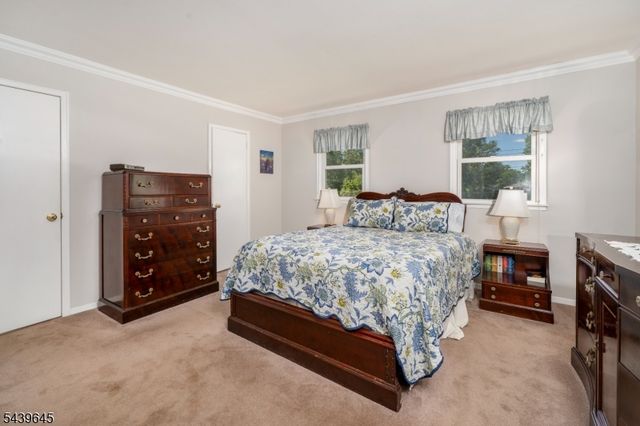 6 Woodbine Cir, New Providence Boro, NJ 07974