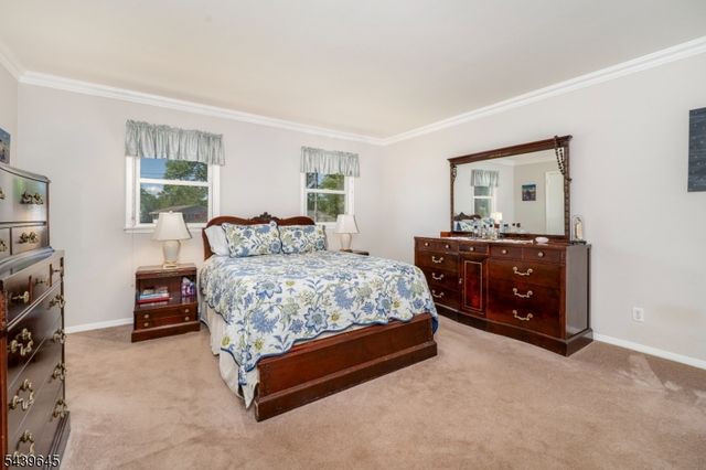 6 Woodbine Cir, New Providence Boro, NJ 07974