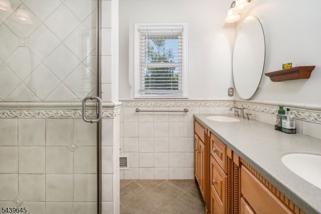 6 Woodbine Cir, New Providence Boro, NJ 07974