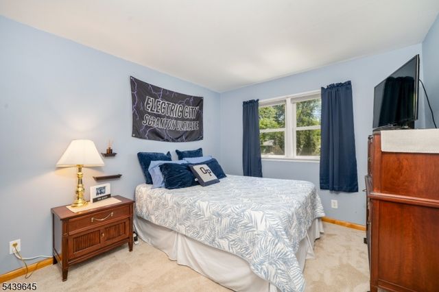 6 Woodbine Cir, New Providence Boro, NJ 07974