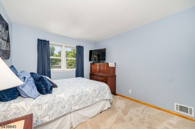 6 Woodbine Cir, New Providence Boro, NJ 07974