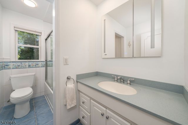 6 Woodbine Cir, New Providence Boro, NJ 07974