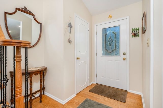 6 Woodbine Cir, New Providence Boro, NJ 07974