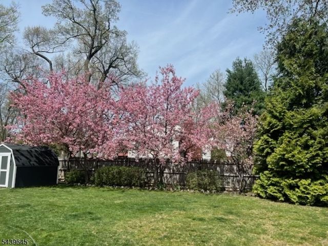 6 Woodbine Cir, New Providence Boro, NJ 07974