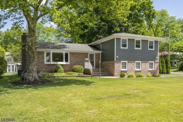 6 Woodbine Cir, New Providence Boro, NJ 07974