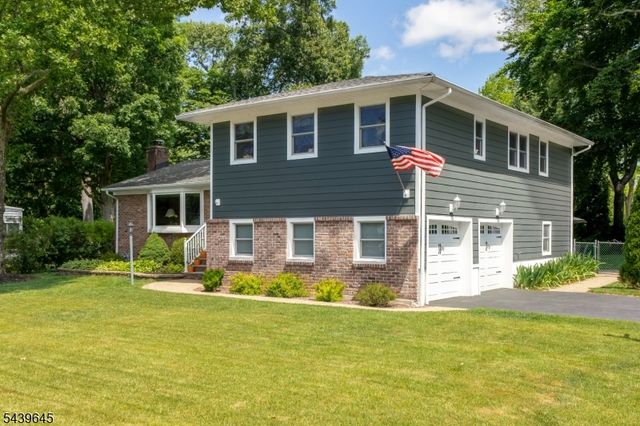 6 Woodbine Cir, New Providence Boro, NJ 07974