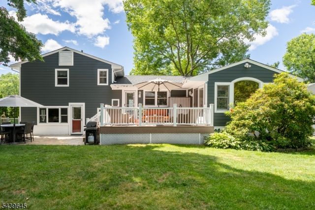 6 Woodbine Cir, New Providence Boro, NJ 07974
