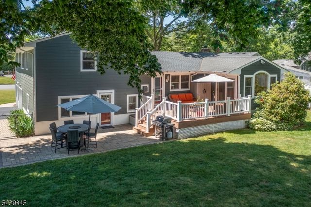 6 Woodbine Cir, New Providence Boro, NJ 07974