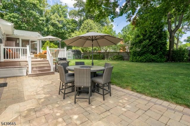 6 Woodbine Cir, New Providence Boro, NJ 07974