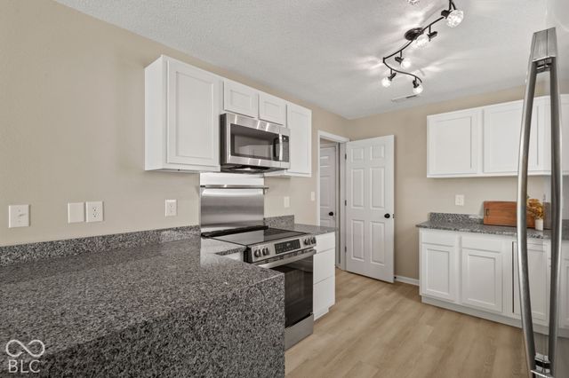 9904 Comb Run Court, Avon, IN 46123