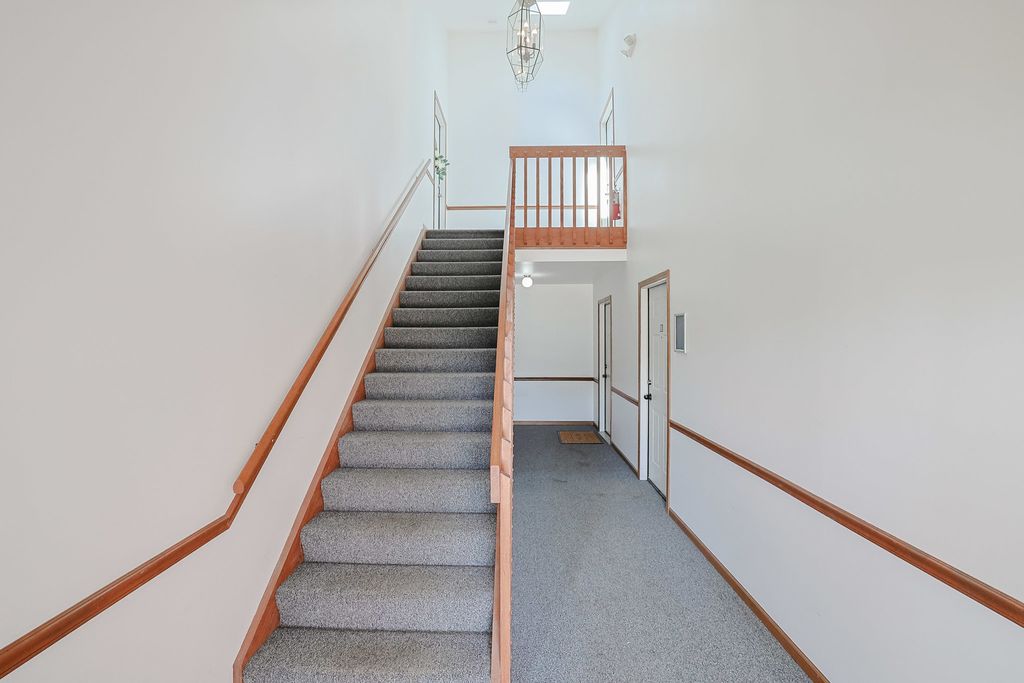 Image 2 of property listing at 875 Golf Course Road 2, Crystal Lake, IL 60014