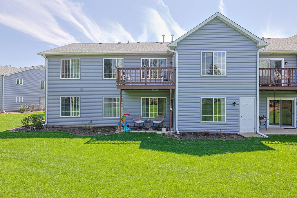Image 29 of property listing at 875 Golf Course Road 2, Crystal Lake, IL 60014