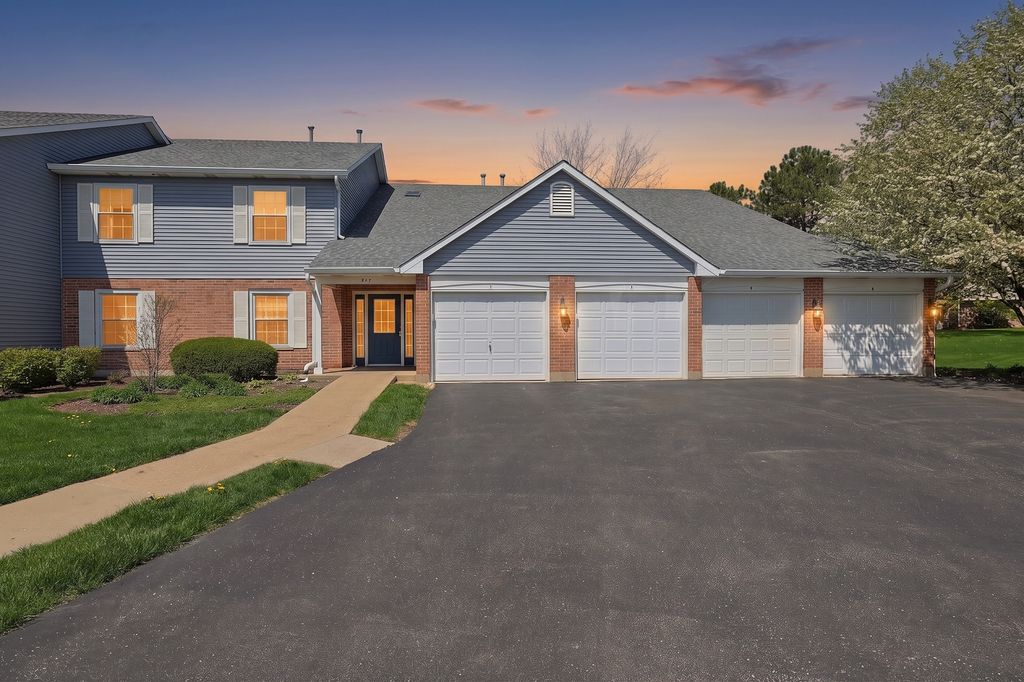 Image 32 of property listing at 875 Golf Course Road 2, Crystal Lake, IL 60014