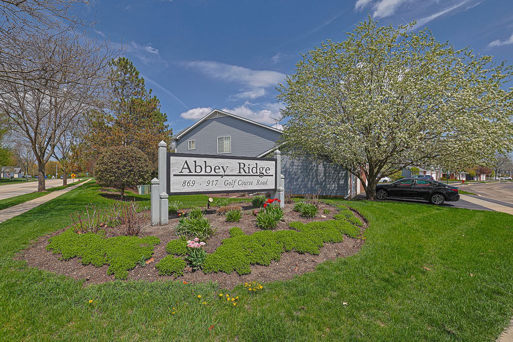 Image 33 of property listing at 875 Golf Course Road 2, Crystal Lake, IL 60014