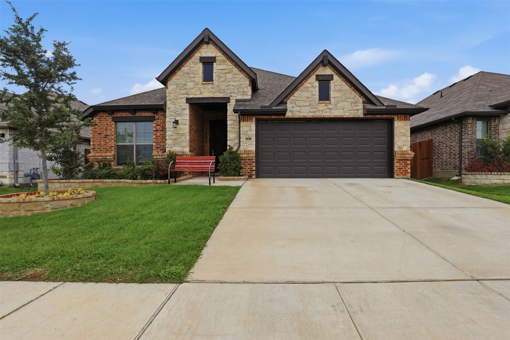 908 Misty Lane, Cleburne, TX 76033