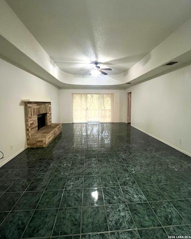 1918 Summerwood Dr, San Antonio, TX 78232