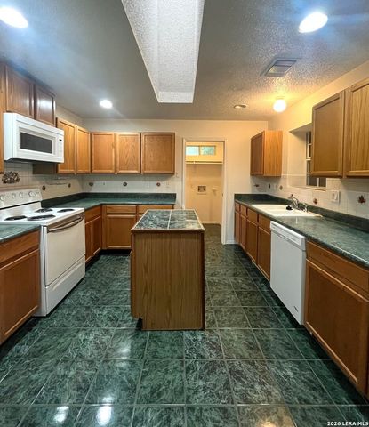 1918 Summerwood Dr, San Antonio, TX 78232