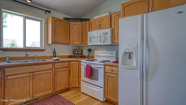 2416 N Mackenzie DR, Post Falls, ID 83854