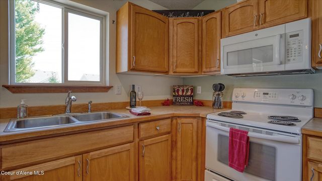 2416 N Mackenzie DR, Post Falls, ID 83854
