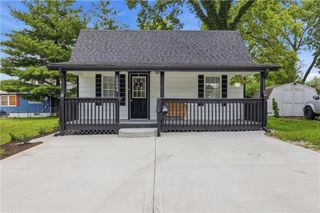 10008 E 15TH Street, Independence, MO 64052