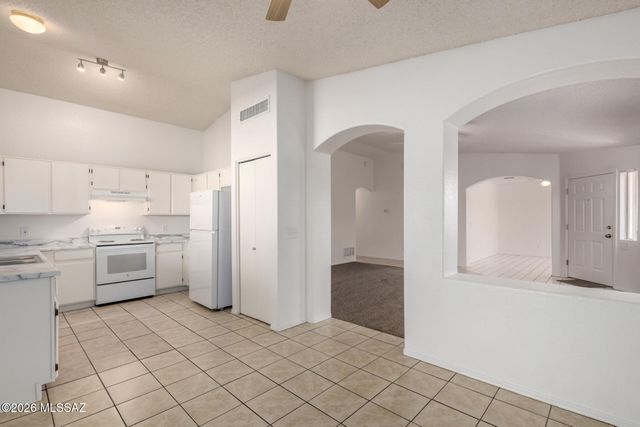 1608 W Mulholland Court, Tucson, AZ 85746