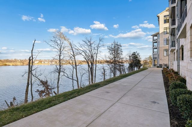 1024 Club View Dr Unit D202, Gallatin, TN 37066