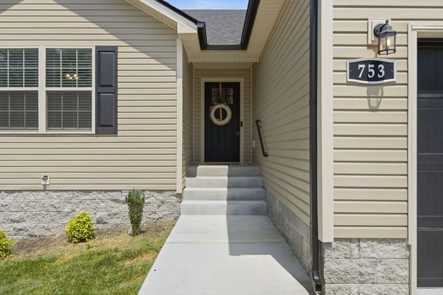 753 Gleason Dr, Clarksville, TN 37042