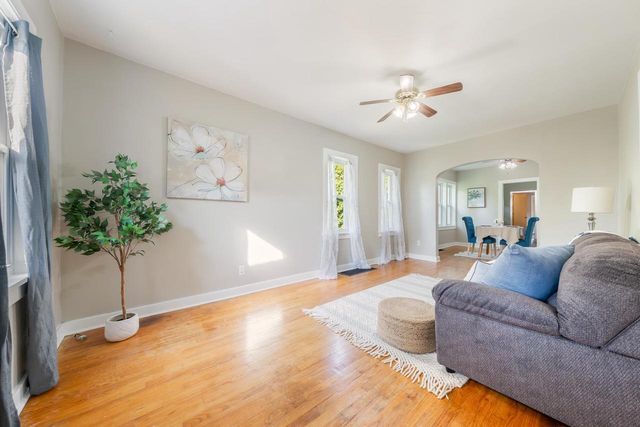 1420 S DIVISION STREET, New London, WI 54961