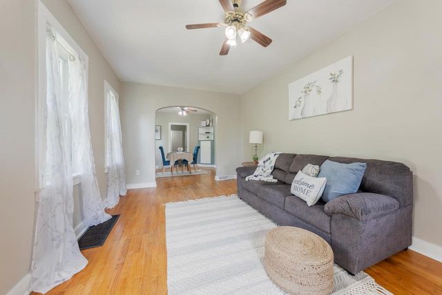 1420 S DIVISION STREET, New London, WI 54961