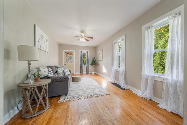 1420 S DIVISION STREET, New London, WI 54961
