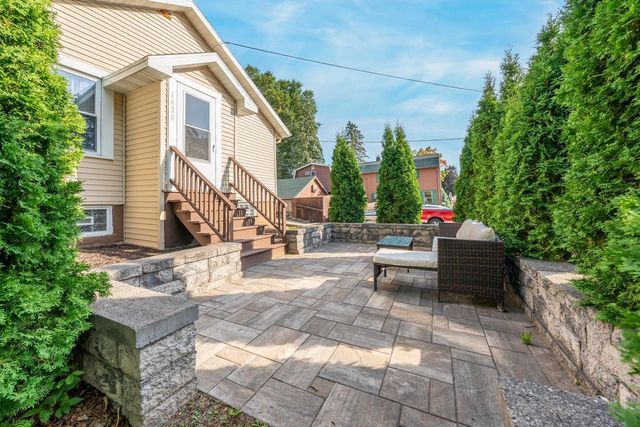 1420 S DIVISION STREET, New London, WI 54961