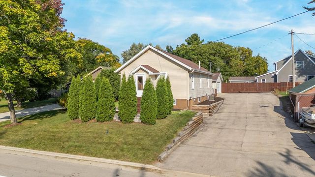 1420 S DIVISION STREET, New London, WI 54961