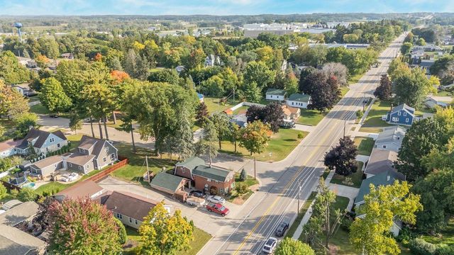 1420 S DIVISION STREET, New London, WI 54961