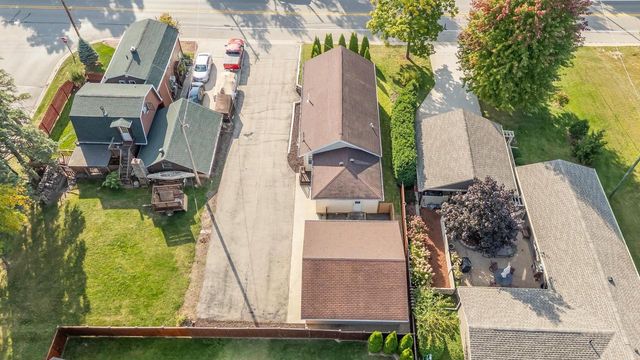 1420 S DIVISION STREET, New London, WI 54961