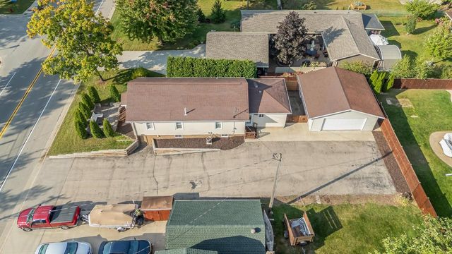1420 S DIVISION STREET, New London, WI 54961