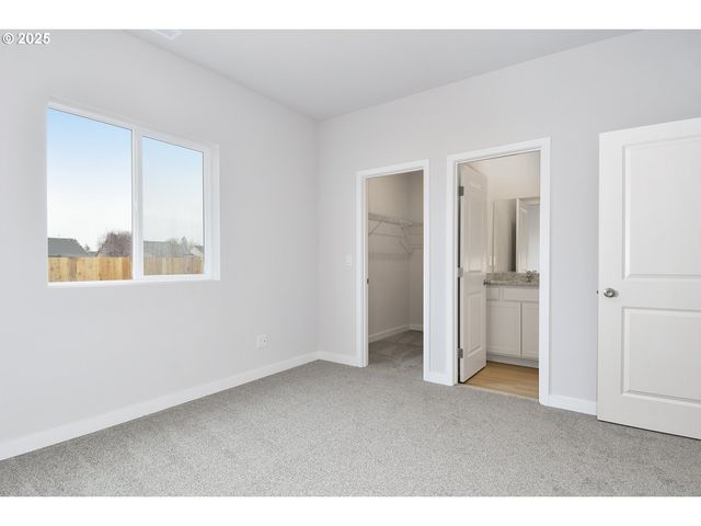 1136 PARKSIDE Ave, Woodburn, OR 97071