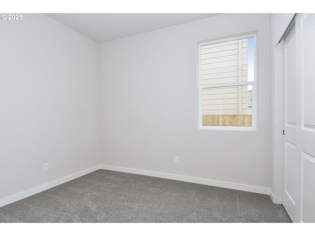 1136 PARKSIDE Ave, Woodburn, OR 97071