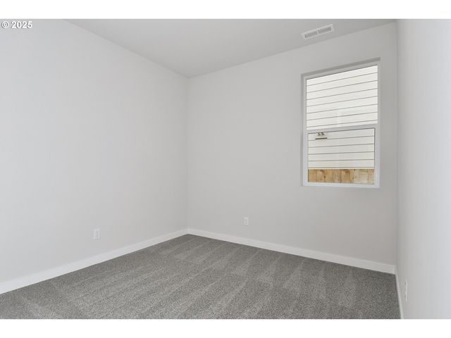 1136 PARKSIDE Ave, Woodburn, OR 97071