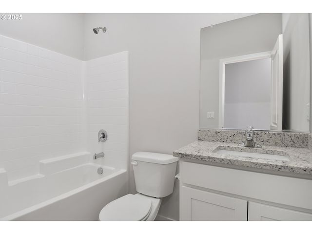 1136 PARKSIDE Ave, Woodburn, OR 97071