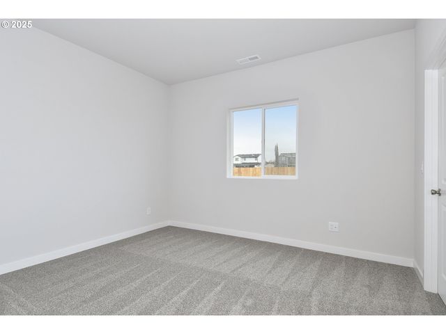 1136 PARKSIDE Ave, Woodburn, OR 97071