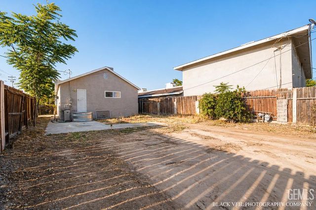 129 Wilson Avenue, Bakersfield, CA 93308