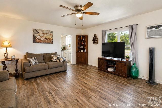 129 Wilson Avenue, Bakersfield, CA 93308