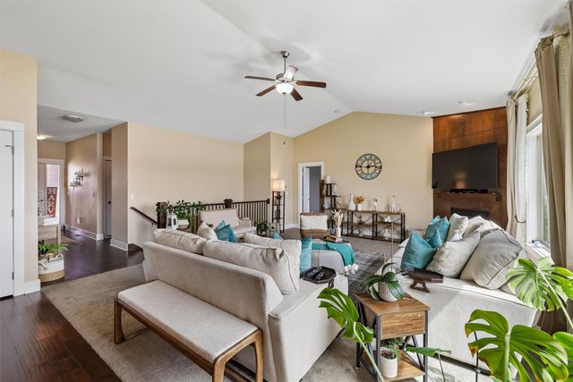 9518 Rushbrook Drive, Johnston, IA 50131