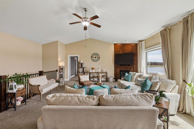 9518 Rushbrook Drive, Johnston, IA 50131