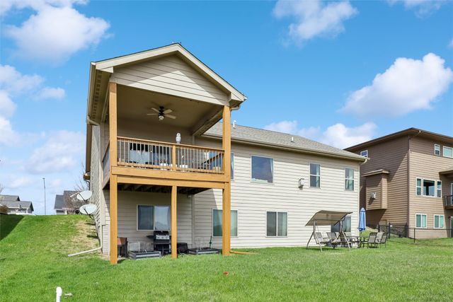 9518 Rushbrook Drive, Johnston, IA 50131