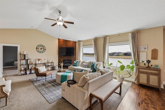 9518 Rushbrook Drive, Johnston, IA 50131