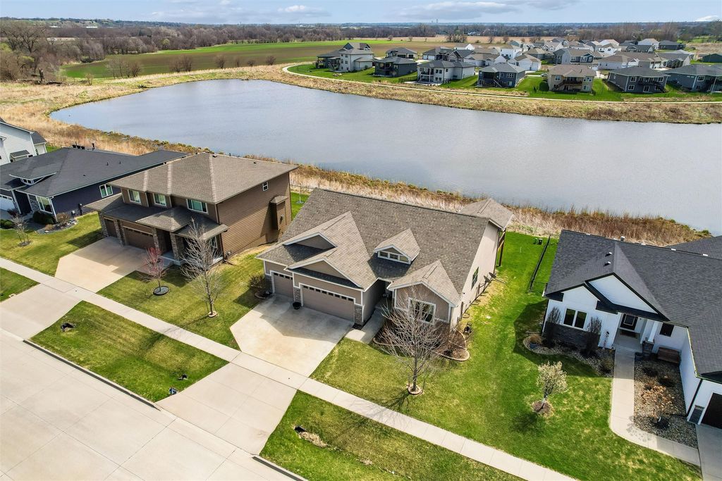 9518 Rushbrook Drive, Johnston, IA 50131