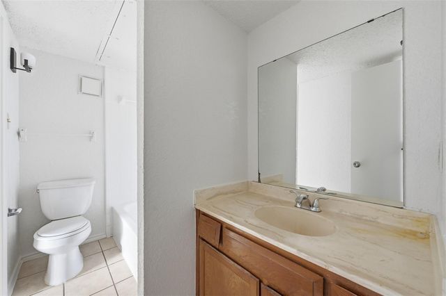 6833 S Creek Drive, Fort Worth, TX 76133