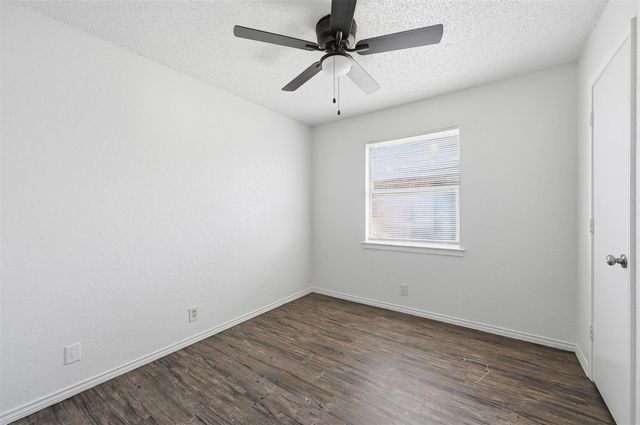 6833 S Creek Drive, Fort Worth, TX 76133